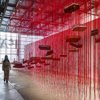 Chiharu Shiota, Home less home, exhibition view. Courtesy of Institute of Contemporary Art, Boston 