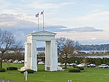 Porque acaben las guerras que siembran el horror y esparcen muerte y heridas por doquier. Arco de la paz en la frontera entre Canadá y Estados Unidos