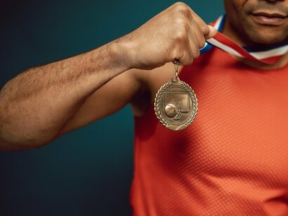 Atleta motivado pela vitória. São criadoras de dinâmica e comportamentos os mais diversos. Por exemplo: desejar cuidar do que conquistou, temendo ameaças, pode ser uma expressão inconsciente da repressão e violência sofrida pela criança, e que agora gera rigidez e impossibilidade de articular palavras quando precisa agradecer homenagens recebidas