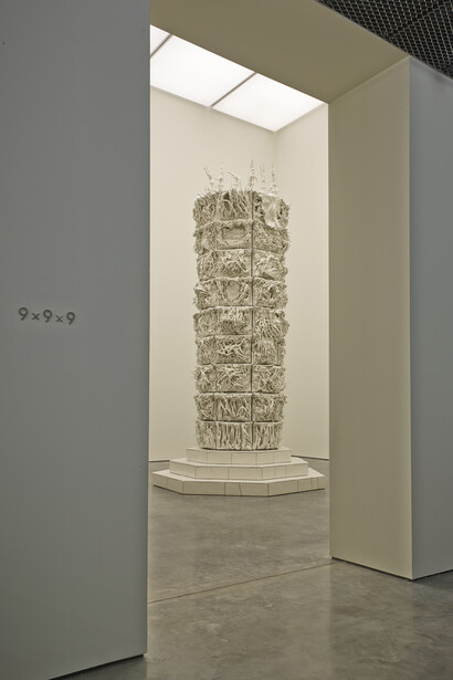 Rachel Kneebone, 399 Days, 2012-2013, Porcelain and mild steel, 212 5/8 x 113 x 111 7/16 in. (540 x 287 x 283 cm), © Rachel Kneebone. Photo: Stephen White. Courtesy White Cube