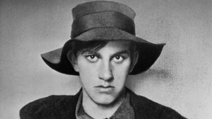 Vladimir Mayakovsky, poeta, autore drammatico e pittore russo (1893 - 1930)