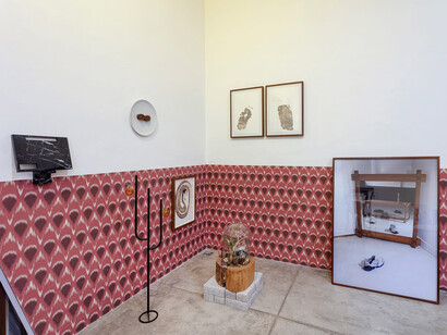 Vários artistas, Sala de jantar, vista da exposição. Cortesia da Galeria Marilia Razuk