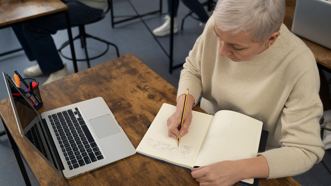 El mundo profesional cambia con rapidez y exige que cada persona encuentre su propia manera de mantenerse vigente