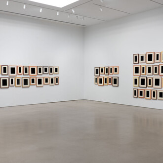 Allan McCollum, A moment in time: plaster surrogates, exhibition view. Courtesy of Petzel Gallery