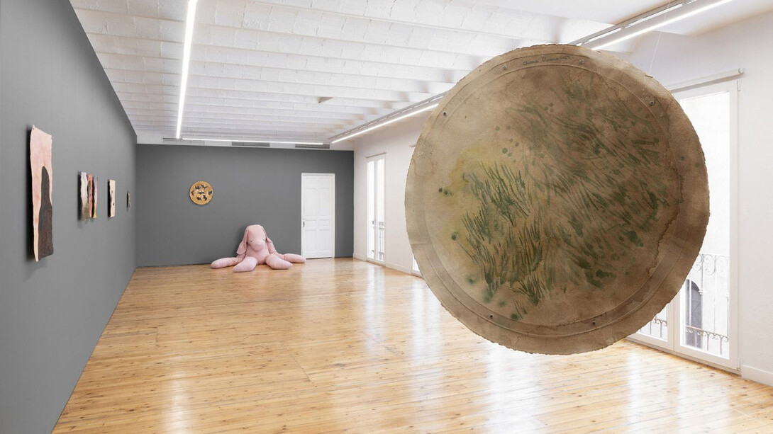 Chioma Ebinama, what’s coming 4 them is coming 4 U, vista de exhibición. Cortesía de Prats Nogueras Blanchard. Foto por Roberto Ruiz