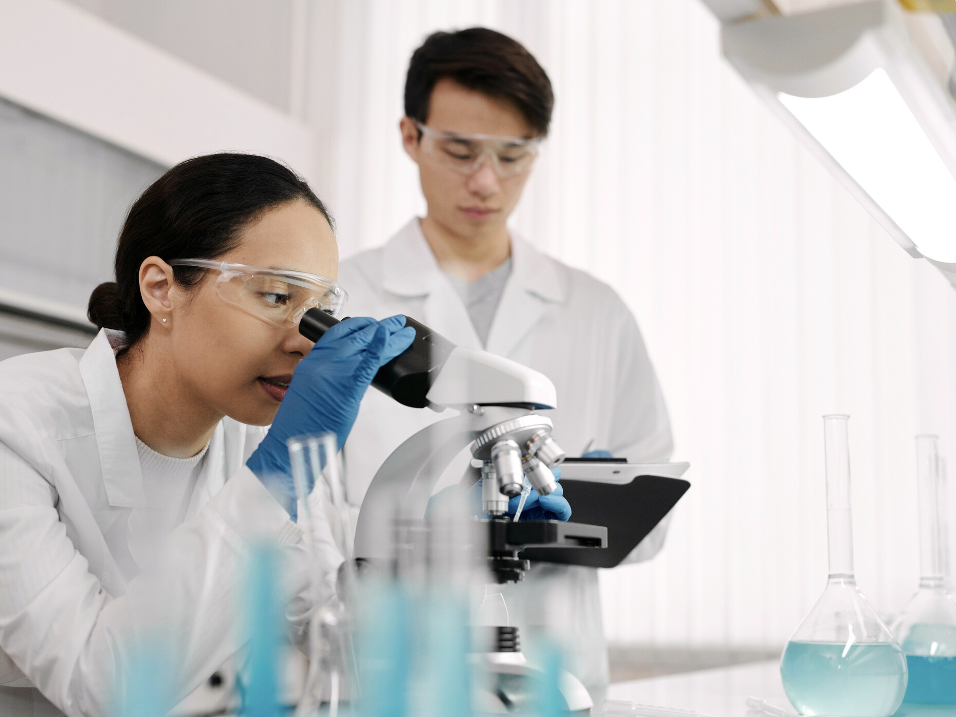 Can water store information? Meer