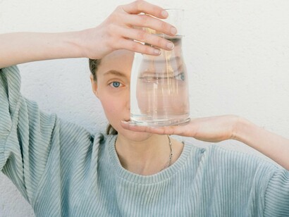 Durante muitos séculos, a sociedade apresentou fortes desigualdades em sua organização, especialmente no que concerne a grupos vulneráveis — como pessoas com deficiência, minorias étnicas, mulheres e populações empobrecidas —, impedidas de participar de maneira plena da vida social, econômica e política 

