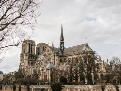 Fachada de la Iglesia de Notre Dame, París, Francia