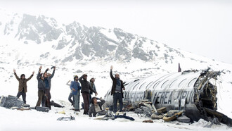 La sociedad de la nieve es una obra cinematográfica que conmueve al retratar una de las historias de supervivencia más estremecedoras del siglo XX
