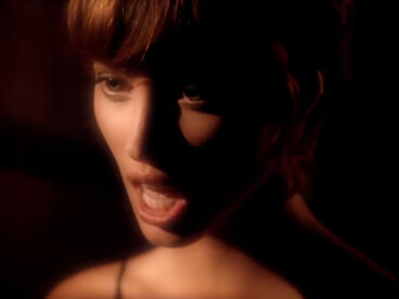 Christy Turlington in un'immagine tratta dal video della canzone "Freedom! '90" di  George Michael