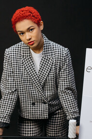 Palestrante prepara uma apresentação sobre educação sexual e saúde para alunos em fase escolar