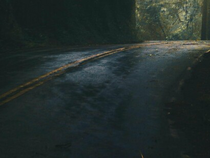 Samuel Beckett, na peça Esperando Godot, desenvolve magistralmente os temas da espera e do vazio. A fragilidade da condição humana, não encontrar sentido na vida, a repetição e a mesmice da existência formam o arcabouço da peça que se desenrola com o diálogo entre  personagens que, conformados, esperam Godot, aquilo ou aquele que trará o resgate, que mostrará o sentido da existência humana e a libertação da opressora recorrência dos sofrimentos e das alegrias



