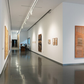 Belén Rodríguez, Te pregunto por el extremo último de la tierra, vista de exhibición. Cortesía de la Galería Alarcón Criado