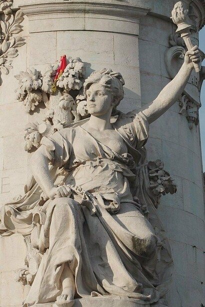 La libertad representada en el "Monument à la République" por Léopold Morice, 1883, Place de la République, París, Francia