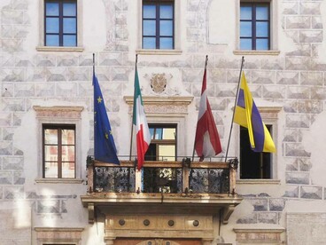 Facciata di Palazzo Thun, Trento, Italia