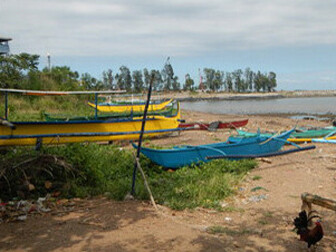 Bataan y Limay. Antigua carretera nacional, desde el arco de bienvenida de Mariveles,  conectada por el puente de Lamao y la entrada del arroyo al centro de la ciudad. Antiguo puerto de Manila, Filipinas 