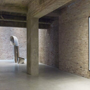 Kathryn Andrews, Exhibition view. Courtesy of König Galerie