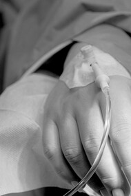 O debate profundo sobre a morte digna nos lembra da complexidade das escolhas finais, exigindo empatia diante de perspectivas diversas sobre o tema.
