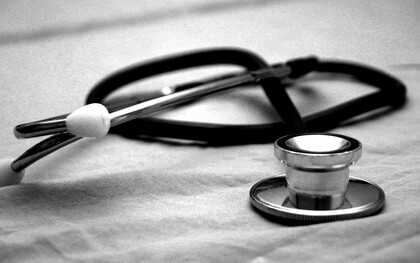 L’IA può individuare correlazioni tra dati, ma senza comprensione del contesto clinico rischia di produrre risultati fuorvianti