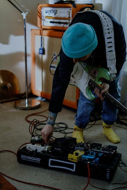 A tecnologia permitiu a gravação e massificação da música, mudando a diversidade sonora e a forma como interagimos com ela ao longo do tempo