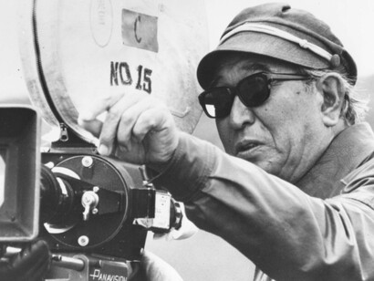 Akira Kurosawa fue un cineasta profundamente influido por el western clásico, en especial por John Ford, cuya concepción del espacio y del duelo supo traducir al Japón feudal
