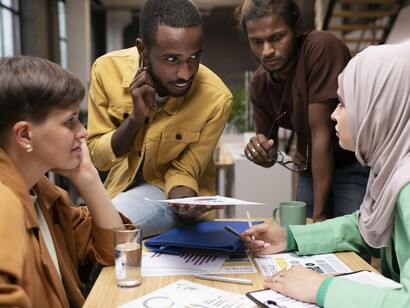 A multicultural group working together, reflecting how Moroccan–American exchanges thrive on shared learning, collaboration, and cross-cultural respect