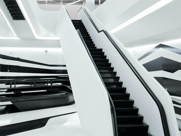 Il faut commencer par le bas de l'escalier pour atteindre notre but