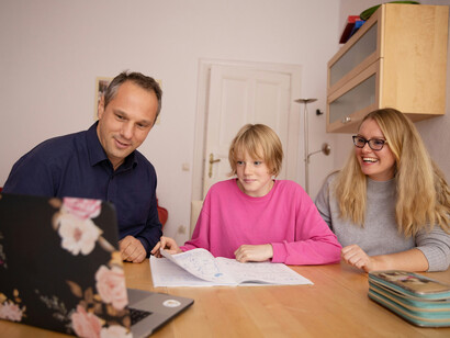 Apprendre avec les deux parents renforce les liens familiaux 