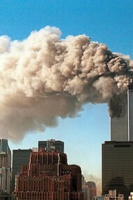 Torres gémeas pegando fogo no ataque de 11 de Setembro, Nova Iorque, EUA