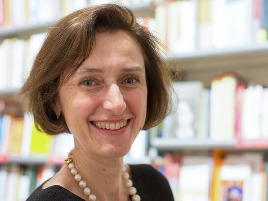 Chiara Briani è nata a Padova, dove esercita la professione di neurologo presso il Dipartimento di Neuroscienze dell'università