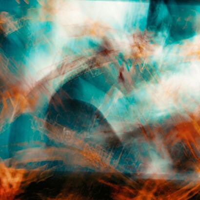 Rileggere de Martino significa riconoscere che ogni epoca ha le proprie “magie”, i propri strumenti simbolici per non dissolversi nel vuoto di significato