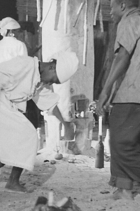 Ceremonia vudú fotografiada por Roger Pic en 1966, catálogo de la Biblioteca Nacional de Francia