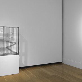 Artisti vari, Old bond room: opere dalla collezione, veduta della mostra. Cortesia di Mazzoleni