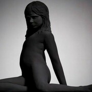 Annè Olofsson, The shadow of Jaquline 2011 scultura in jesmonite, pittura rosco 49 x 49 x 53 cm, courtesy Mimmo Scognamiglio Artecontemporanea.
