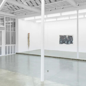 Various artists, Props, exhibition view. Courtesy of Galerie Derouillon