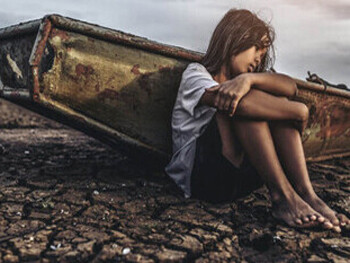 Las mujeres necesitan tener acceso a la tierra, a toda la gama de servicios sociales y financieros, así como a los servicios de infraestructura 