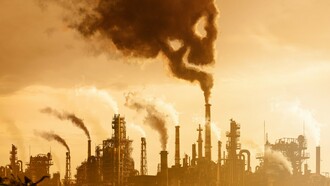 A presidência de Boris Iéltsin, bem ou mal, serviu para a transição da União Soviética para a Rússia entre 1991 e 2000. A partir da presidência de Vladmir Putin, especialmente o setor energético russo, passou a ser uma prioridade nacional. Entre 2002 e 2003, o estado russo voltou a controlar a Gazprom sendo proprietário de mais de 51% de seu capital. Logo em seguida foi a vez do grupo Iorgus, especializado em logística de produtos energéticos, passar ao controle da estatal Rosneft. Entre 2006 e 2007, a maior parte das empresas estrangeiras, europeias e norte-americanas, que adquiriram porções do setor energético russo foi literalmente expulsas do território. Além disso, os russos passaram a internacionalizar as suas principais companhias ampliando a sua presença na Europa, na África e na Ásia. Diversos acordos para a construção de gasodutos e oleodutos foram estabelecidos com variados países