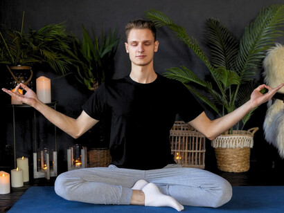 A man practicing yoga and meditation in silence, showing the practice of observing thoughts without becoming trapped in them