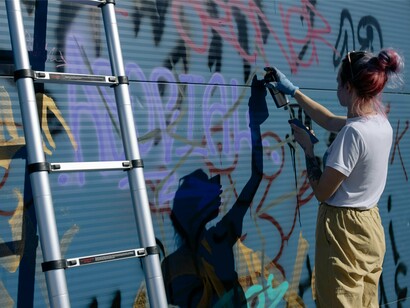 Um dos maiores desafios contemporâneos é lidar com o excesso de estímulos, a aceleração da rotina e as demandas constantes que levam ao estresse e à ansiedade. Nesse cenário, a arte surge como um espaço de pausa e expressão

