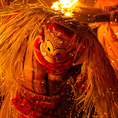 The Pottan Theyyam ritual in Kannur, Kerala, showcases India’s rich cultural heritage through its powerful dance and vibrant festival traditions