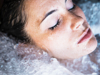 Cuando la obstrucción afecta a la zona de entrada de la vía lagrimal (punto lagrimal o canalículo), una técnica cada vez más empleada e indicada es la colocación de los tubos de Jones