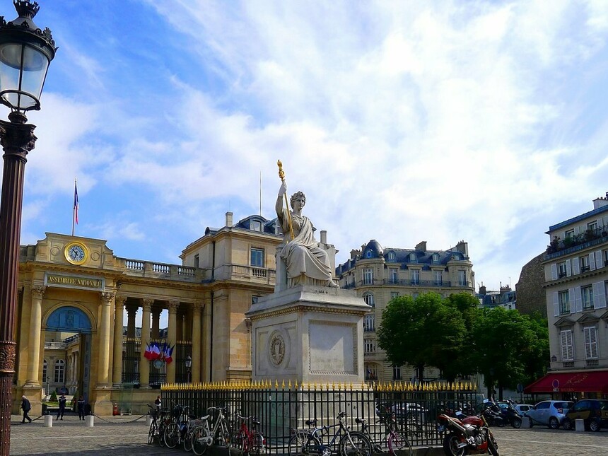 Interview with La France Insoumise: where will France go?