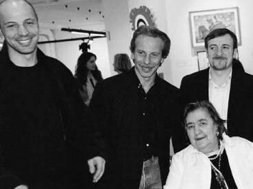 La poetessa italiana Alda Merini con i comici Aldo, Giovanni & Giacomo