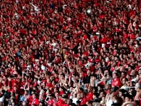 Torcida rubro-negra. Nos treinamentos de aquecimento Paulo Grillo deixava Diego Alves (este quando aceitava os 'treinamentos' de Paulo Grillo) ou o Hugo Sousa lá com os auxiliares mais os jogadores nos dias de jogos do Flamengo, e ia para perto do Setor Norte do Maracanã fazer aquecimento dos 2º e 3º goleiros do Flamengo