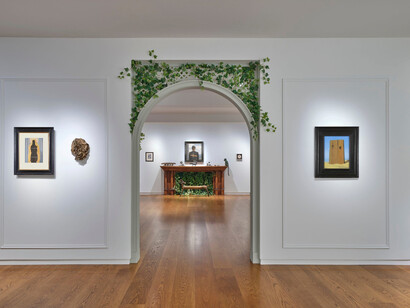 Magritte and Les Lalanne, In the mind’s garden, exhibition view. Courtesy of Di Donna Gallery