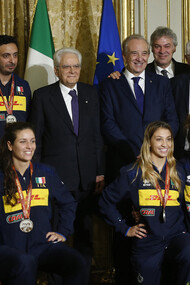 Il Presidente della Repubblica Sergio Mattarella con la Nazionale italiana femminile di pallavolo