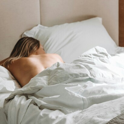 Ogni notte è un rito iniziatico: la coscienza muore al giorno per rinascere rinnovata, dopo aver percorso i sentieri invisibili dell’infinito