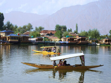 À Srinagar, le calme apparent du lac Dal contraste avec les tensions historiques et géopolitiques qui traversent le Cachemire