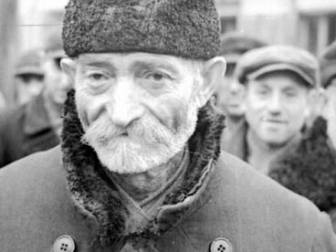 Ciudadanos polacos judíos en la calle, Polonia, 1941