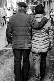 Quanta habilidade de relacionamento, quanto egoísmo abandonado, quanto perdão concedido, quanta gratidão manifestada e quantas renúncias oferecidas para que hoje pudessem se debruçar lado a lado, um em cada janela, a desfrutarem aquela tarde recheada de conversas e sorrisos